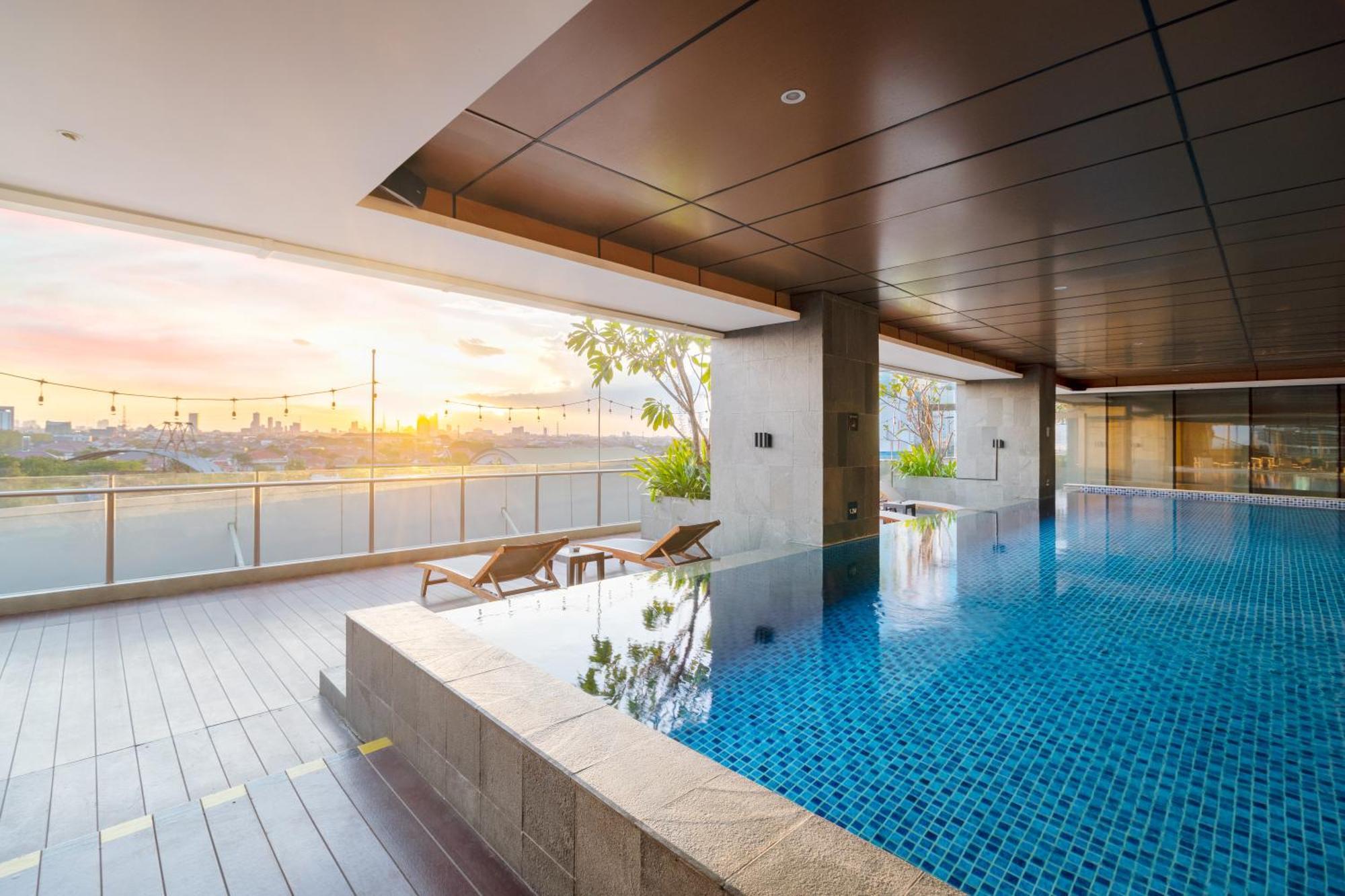 Oakwood Hotel & Residence Surabaya Exterior foto